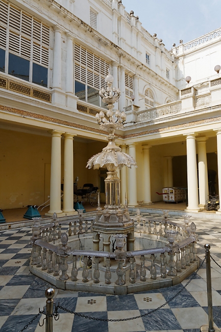 Gwalior-Jaivilas palace-039